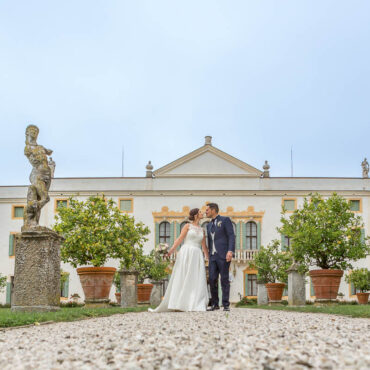 Eleganti emozioni. Fotografo per matrimoni in stile reportage. Chiara Didonè a Treviso.